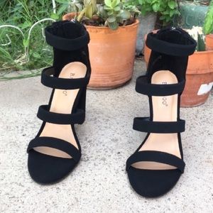 SEXY STRAPPY BLACK HEELS